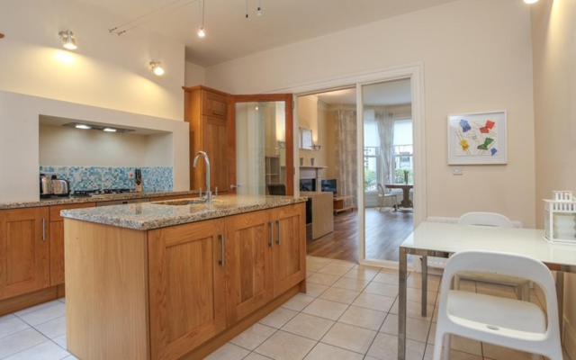 Queens Large 2 Bdr & 1 Bdr Apartments By Belfast City Breaks Esterno foto