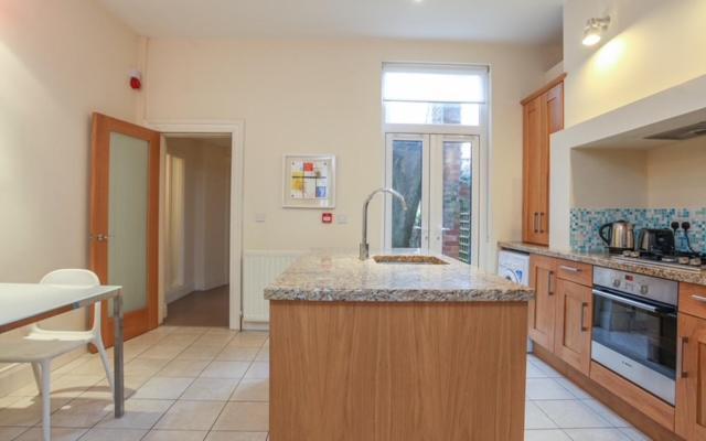 Queens Large 2 Bdr & 1 Bdr Apartments By Belfast City Breaks Esterno foto